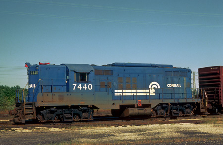 Conrail GP38-2 8238l