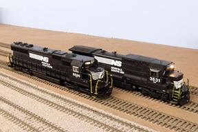 S_Scale_Norfolk_Southern_SD60_6596_20 small