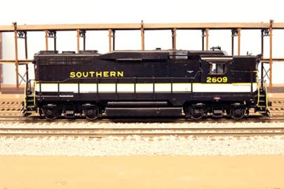 S_Scale_Southern_Railway_GP30_2551_4 small