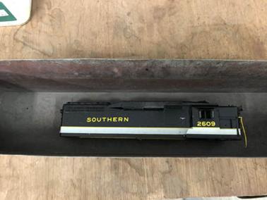 S_Scale_Southern_Railway_GP30_2551_7 small